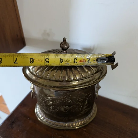 Vintage Brass Lidded Container Biscuit Storage Lions Head Handles Victorian - Picture 10 of 17